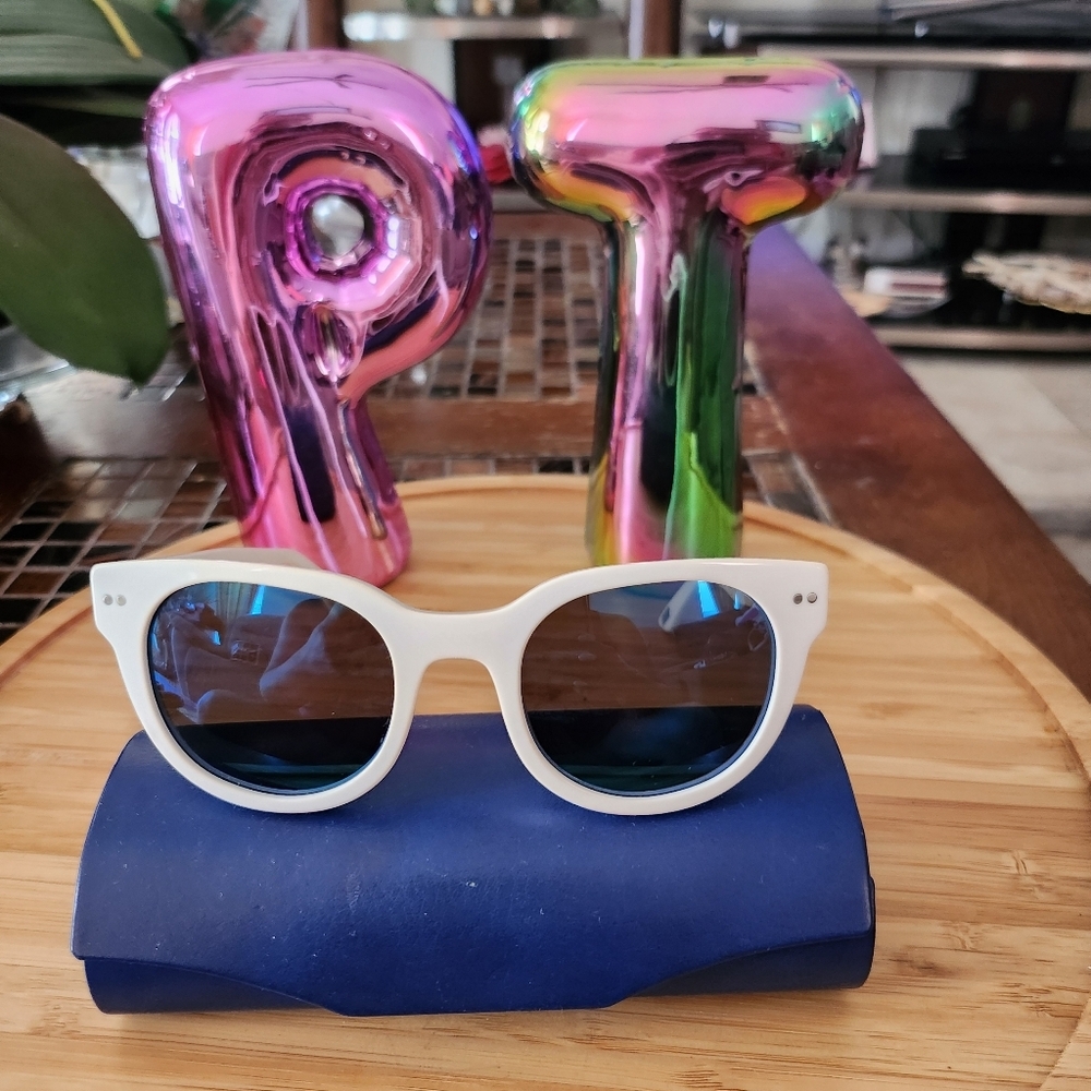 See made in Italy sunglasses with case